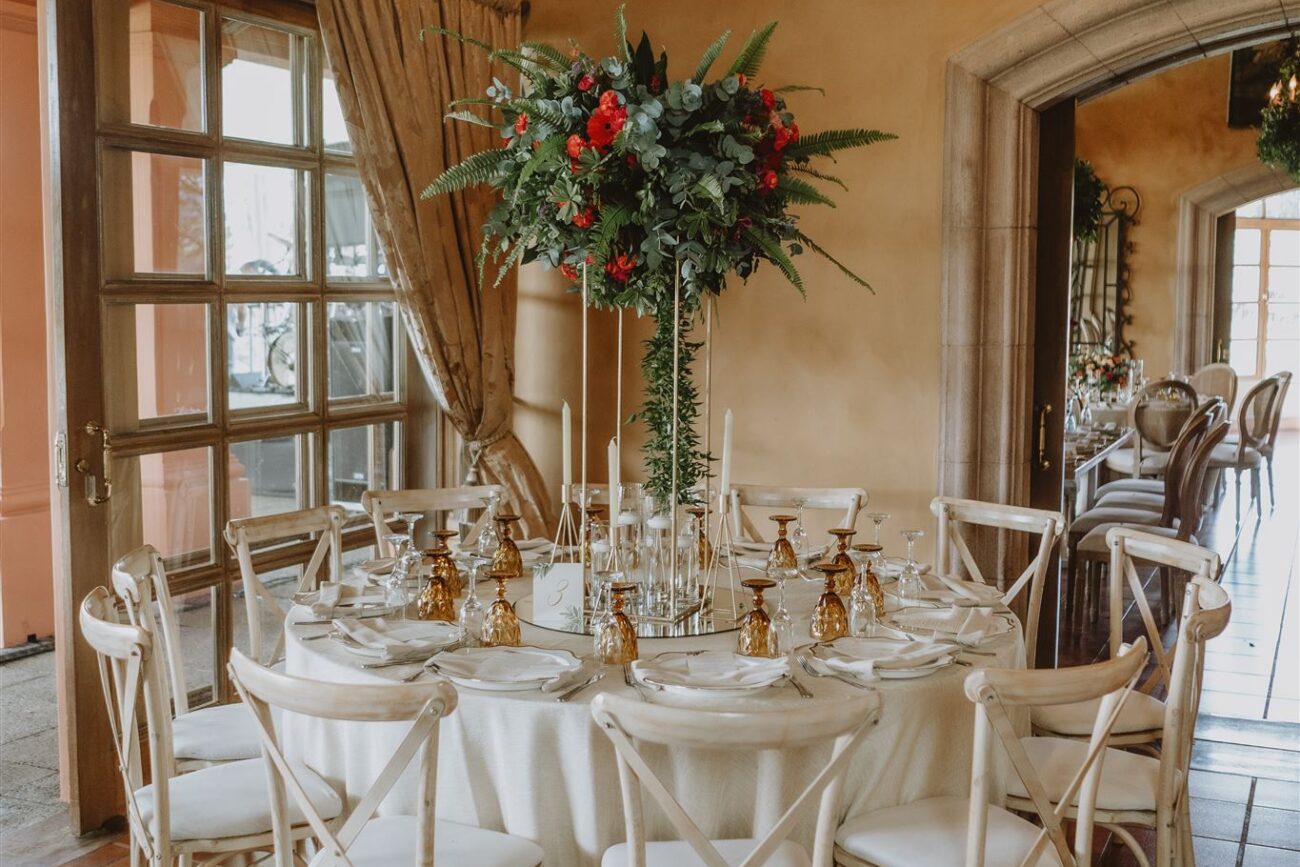 costa rica A photo of a table set with white chairs and a flower arrangement taken by a Costa Rica photographer at Playa.