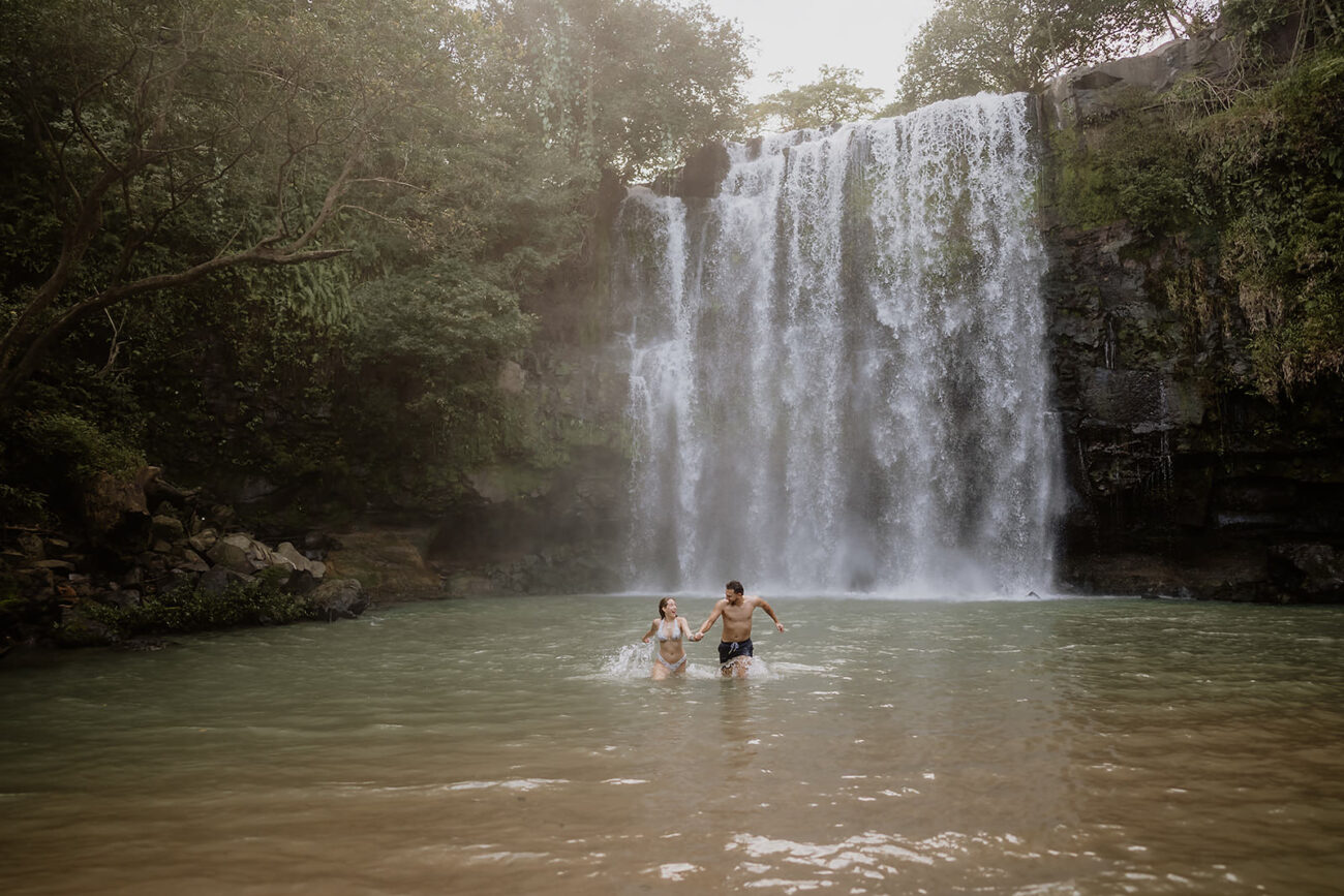 costa rica A couple takes their engagement photos in the picturesque Costa Rican waterfall.