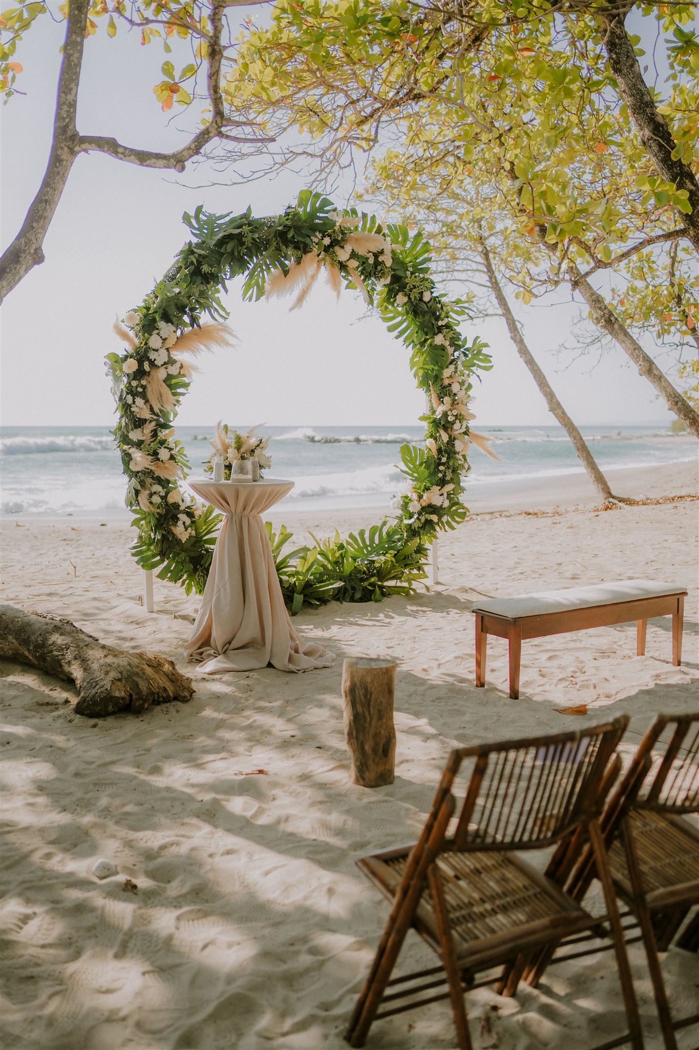 Romantic Wedding with Costa Rica, Mariella and Luc - in Santa Teresa by Adri Mendez.